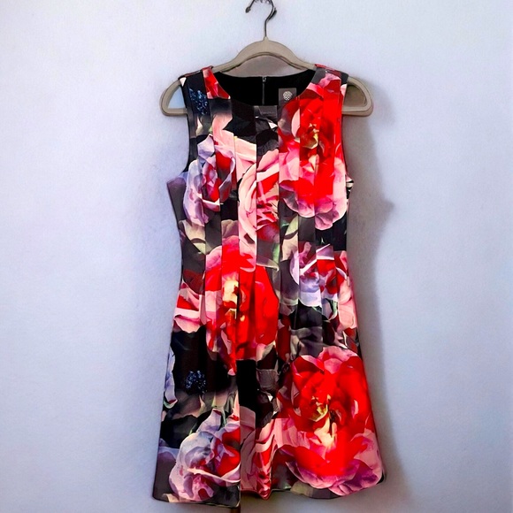 Vince Camuto Dresses & Skirts - Vince Camuto Floral Dress